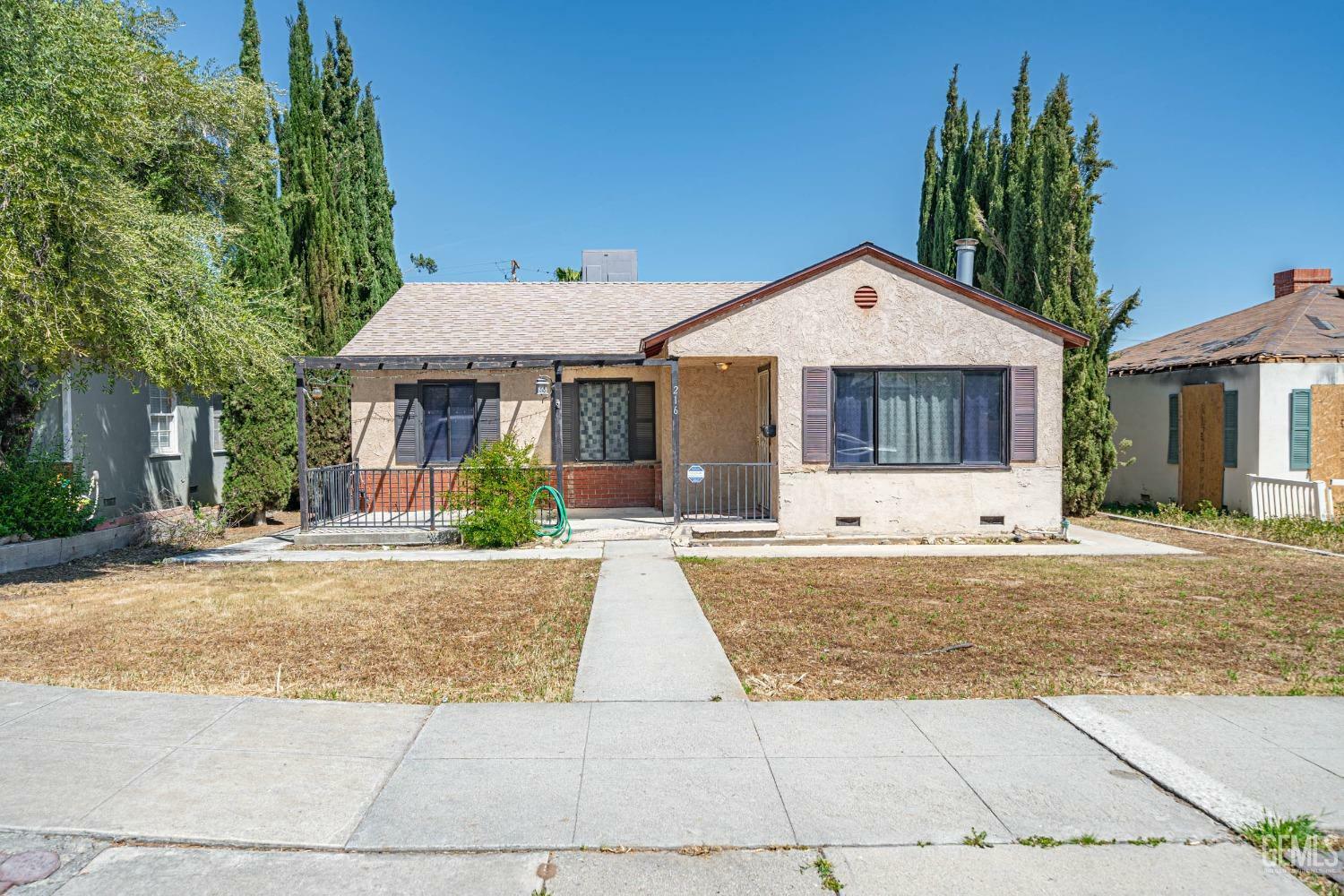 Property Photo:  216 E San Emidio Street  CA 93268 