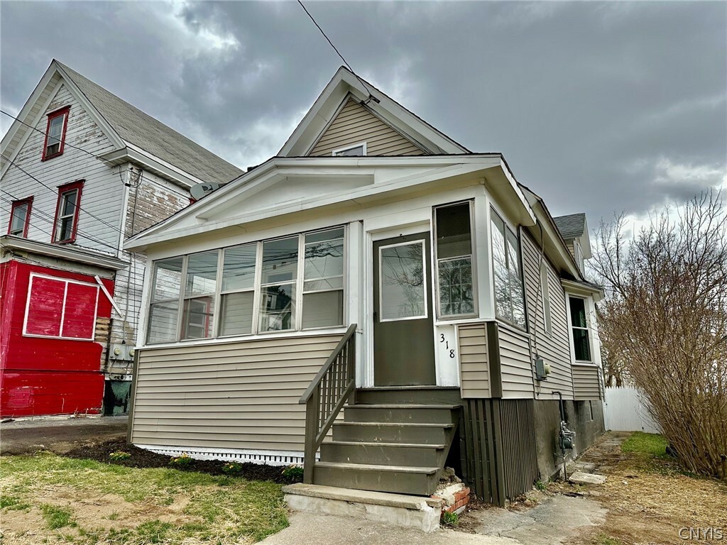 Property Photo:  318 Greenway Avenue  NY 13206 