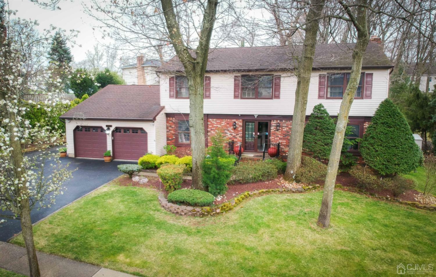 Property Photo:  4 Glynn Court  NJ 08859 