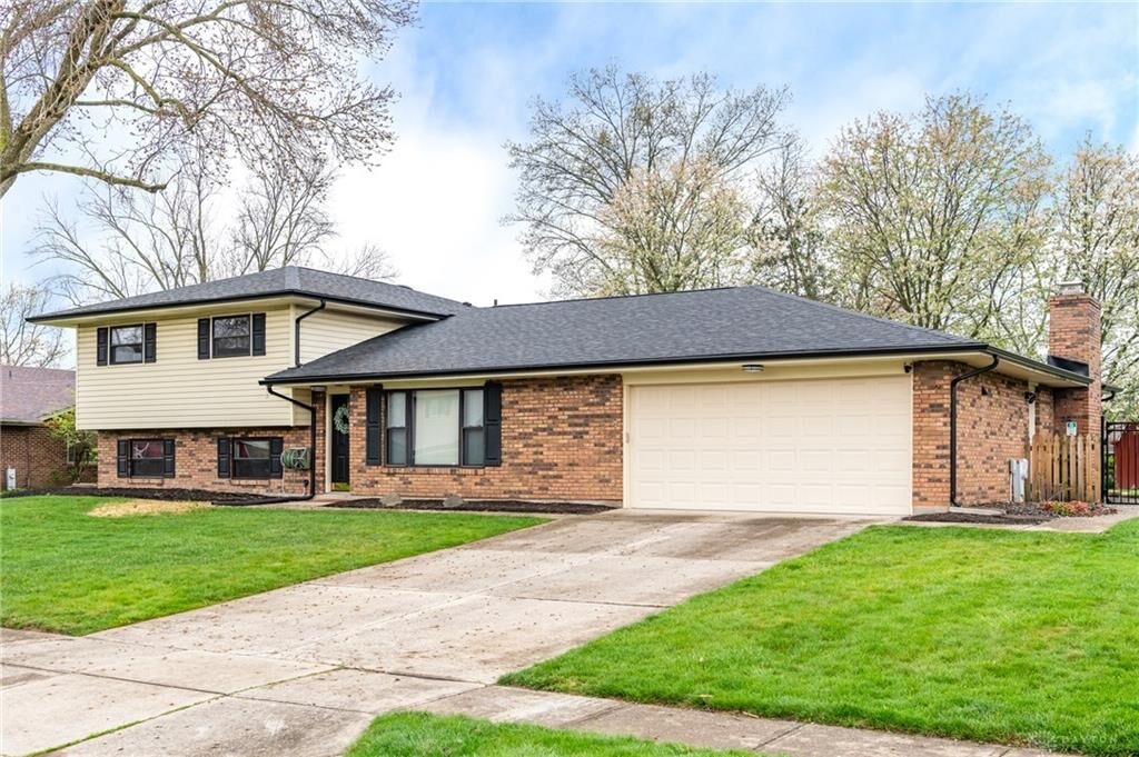 Property Photo: 7561 Glenhurst Drive OH 45414