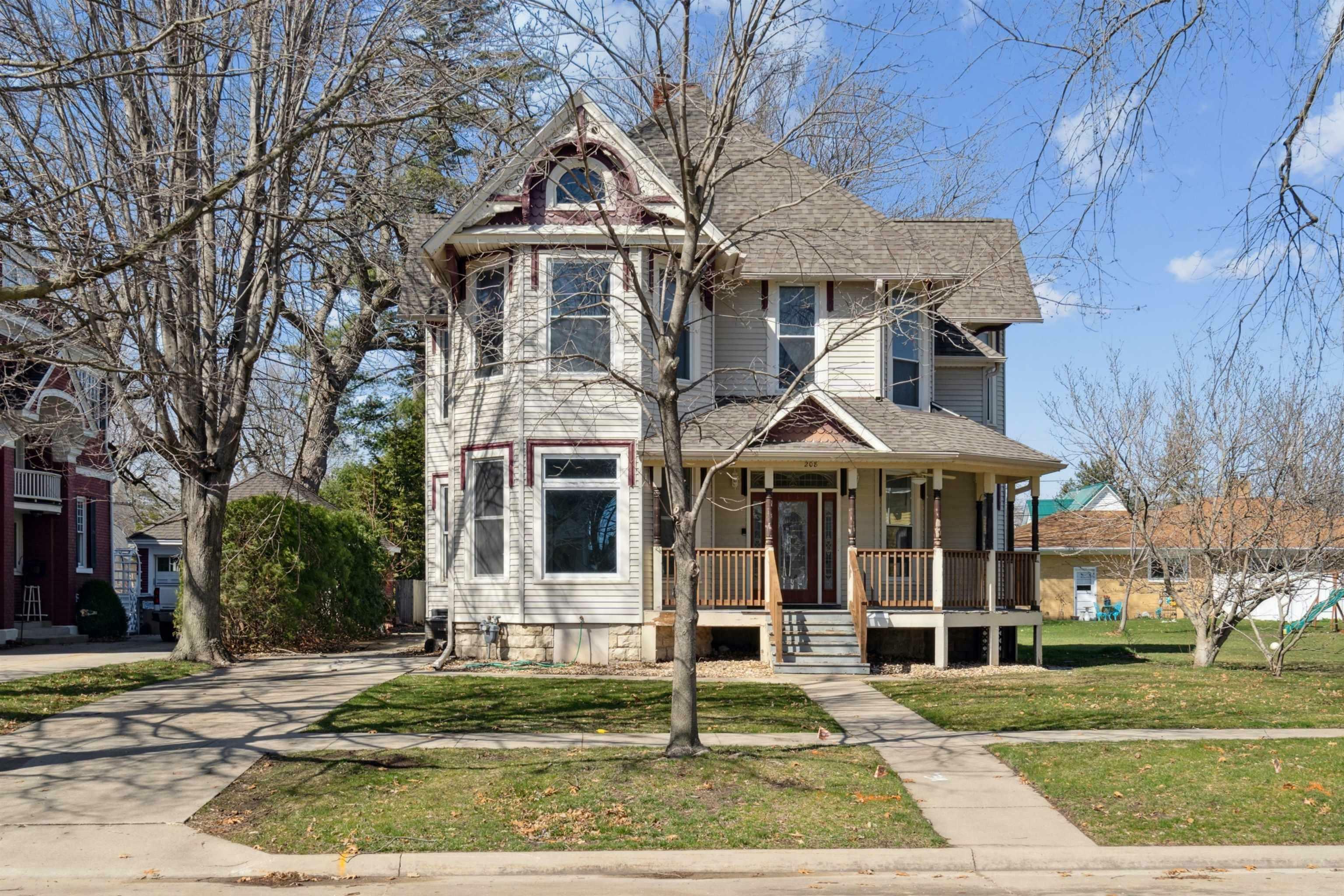 Property Photo:  208 E Union Street  IA 52057 