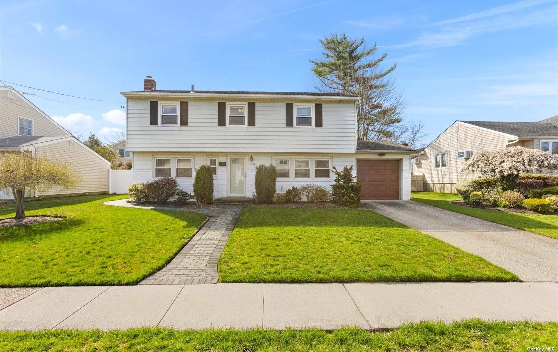 Property Photo:  2480 Williams Court  NY 11710 