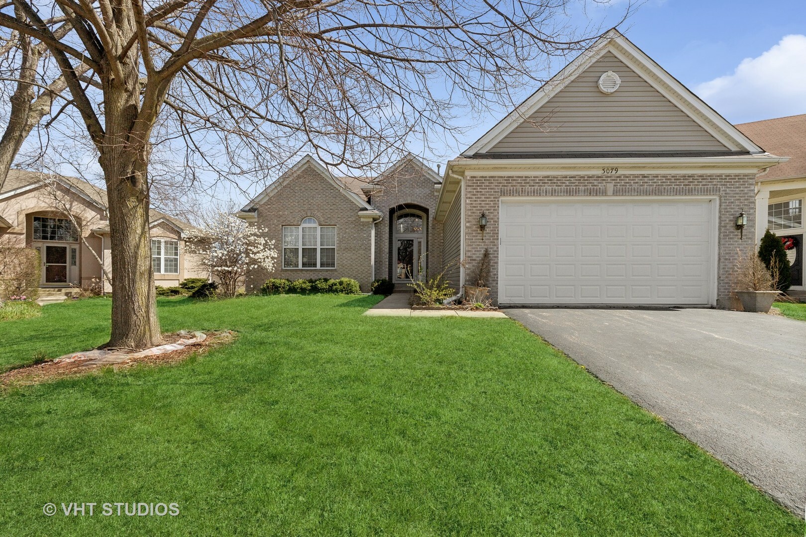 Property Photo:  3079 N Forrest Hills Court  IL 60083 