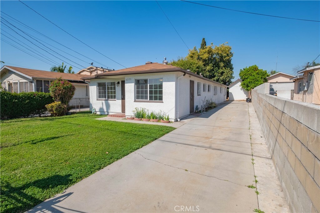 Property Photo:  6223 Flora Avenue  CA 90201 