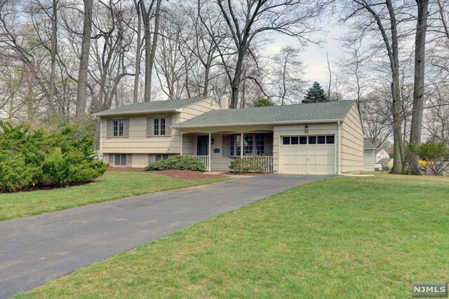 Property Photo:  22 Hickory Lane  NJ 07463 