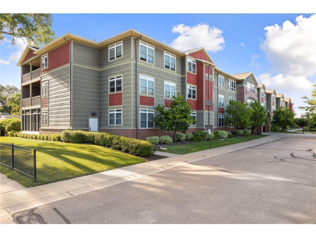 Property Photo:  2530 E 34th Street 206  MN 55406 
