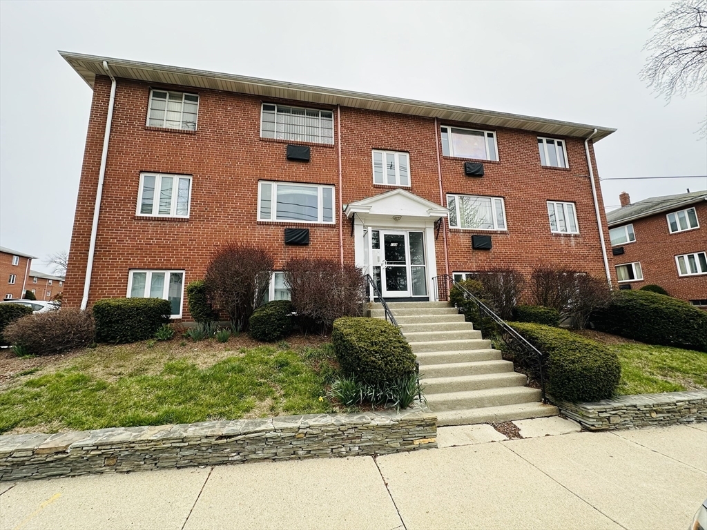 Property Photo:  109 Warren Street 7  MA 02472 