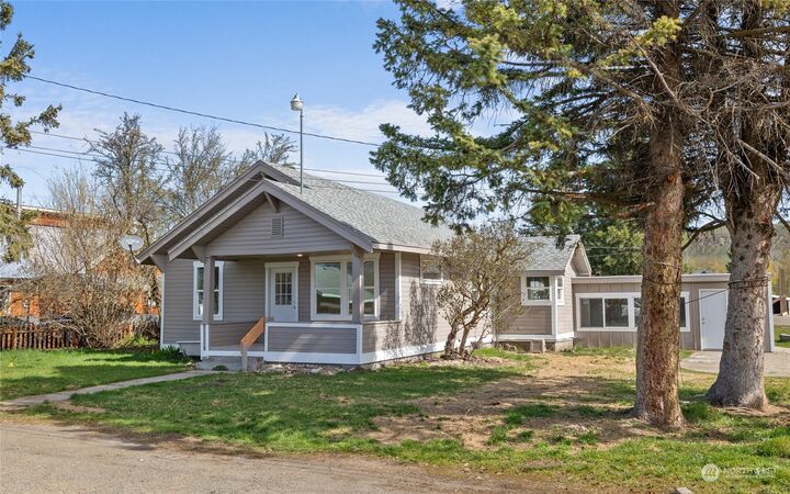 Property Photo: 10910 N Thorp Hwy WA 98946