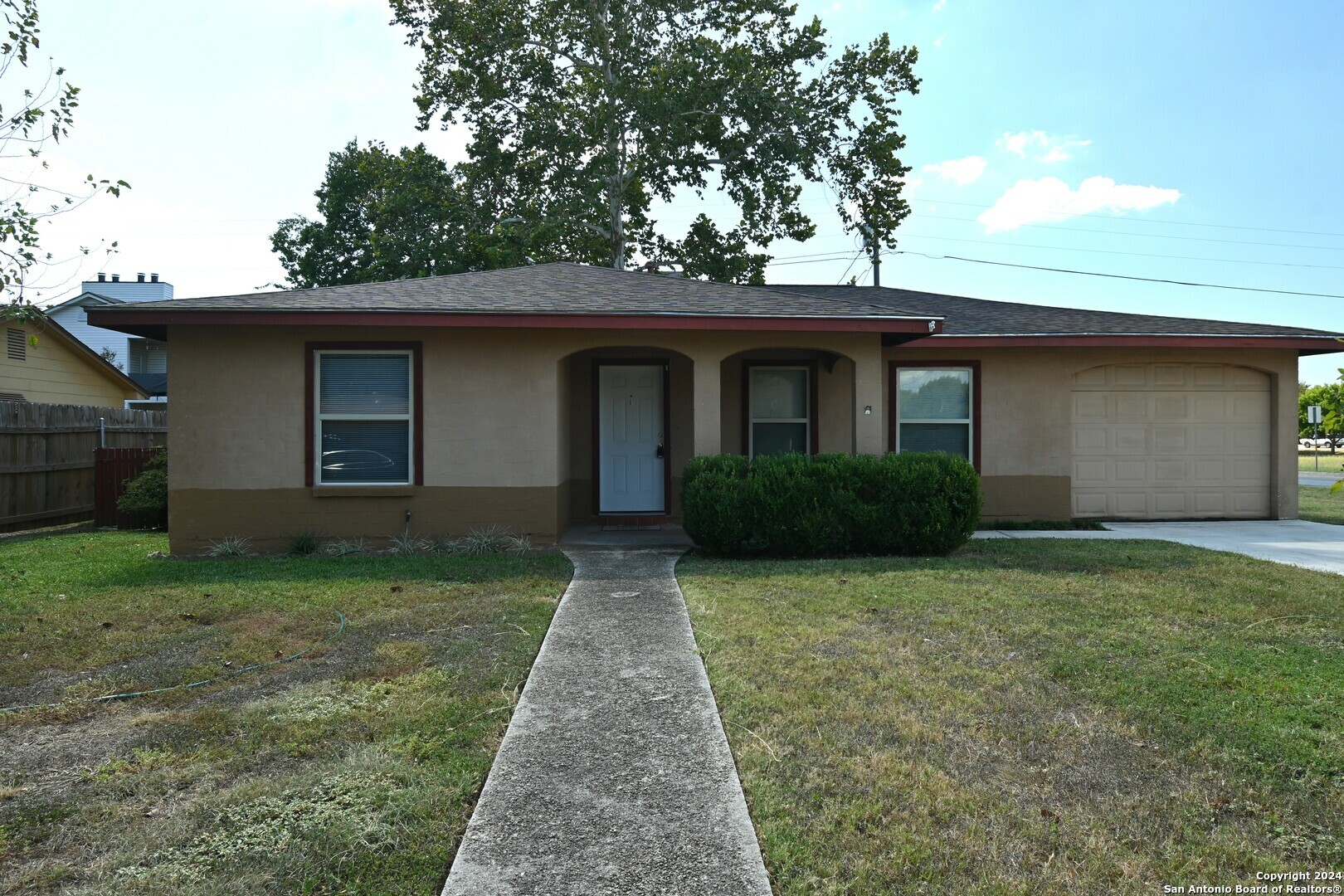 Property Photo: 1403 Canary Ln TX 78155