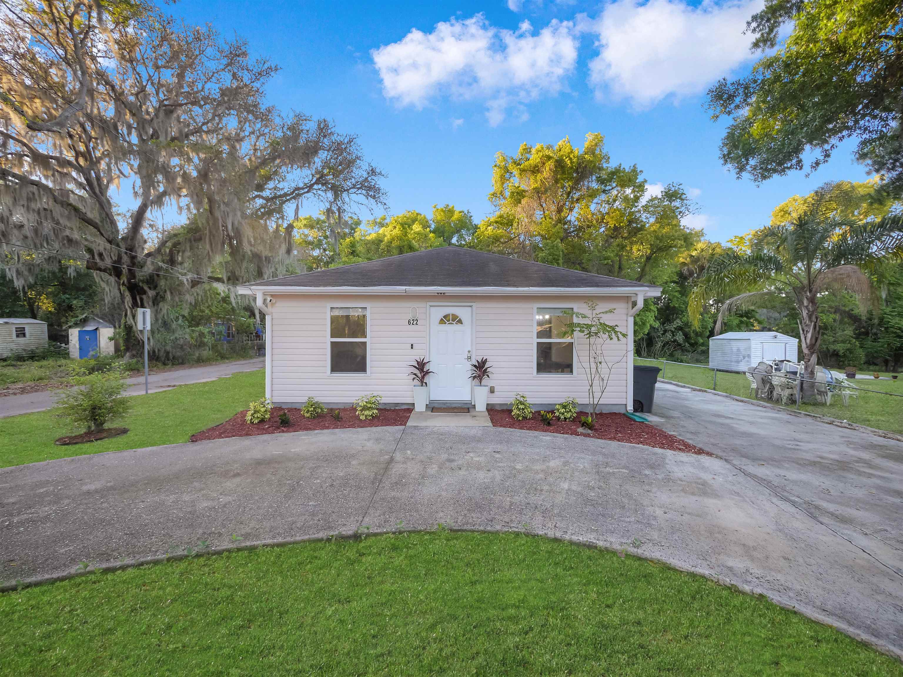 Property Photo:  622 Cathedral Pl  FL 32084 