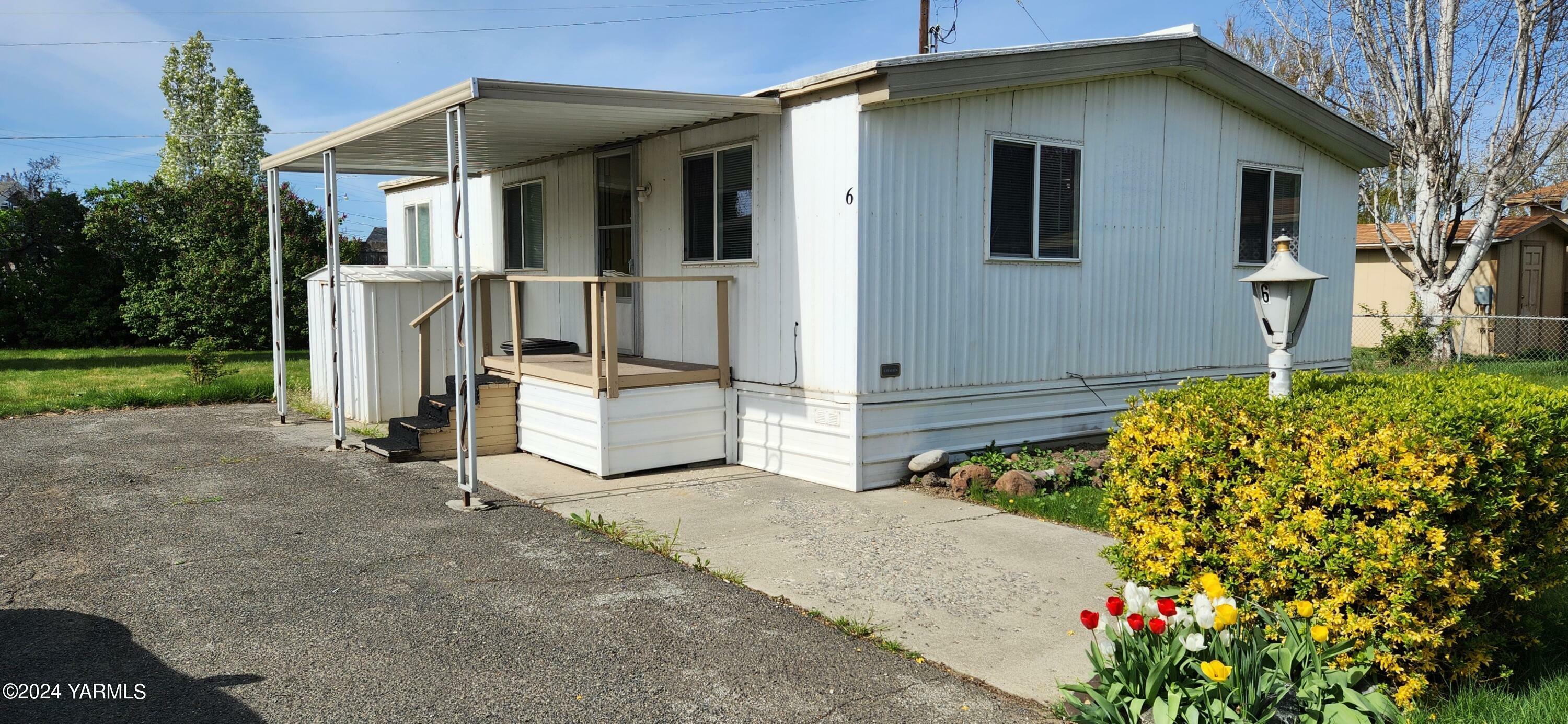 Property Photo:  2205 Butterfield Rd Rd 6  WA 98901 