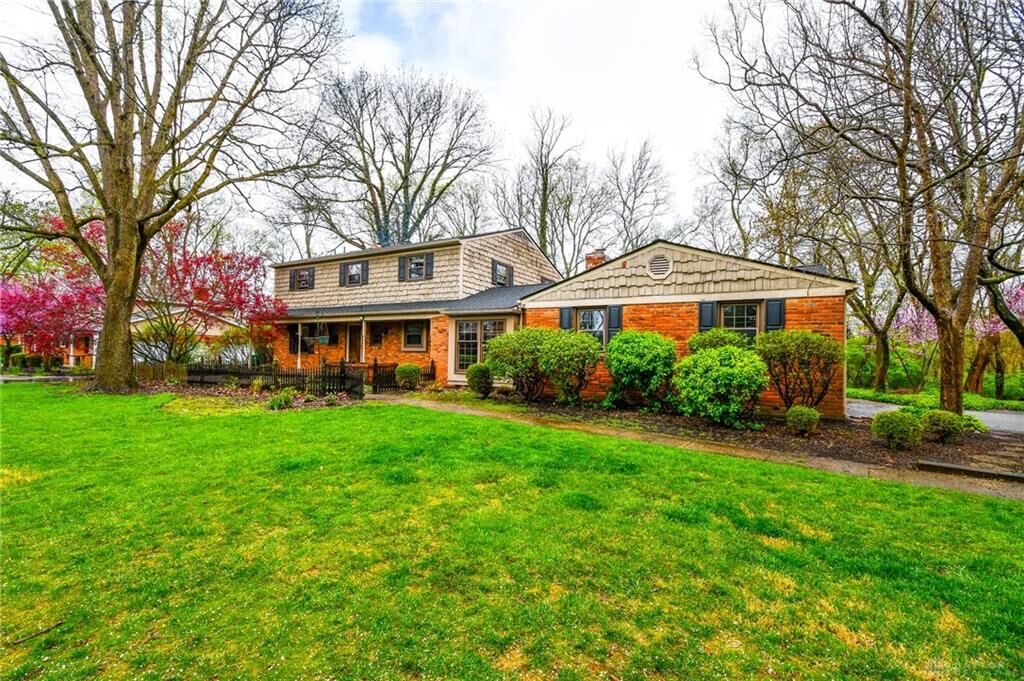 Property Photo: 427 Greensboro Drive OH 45459