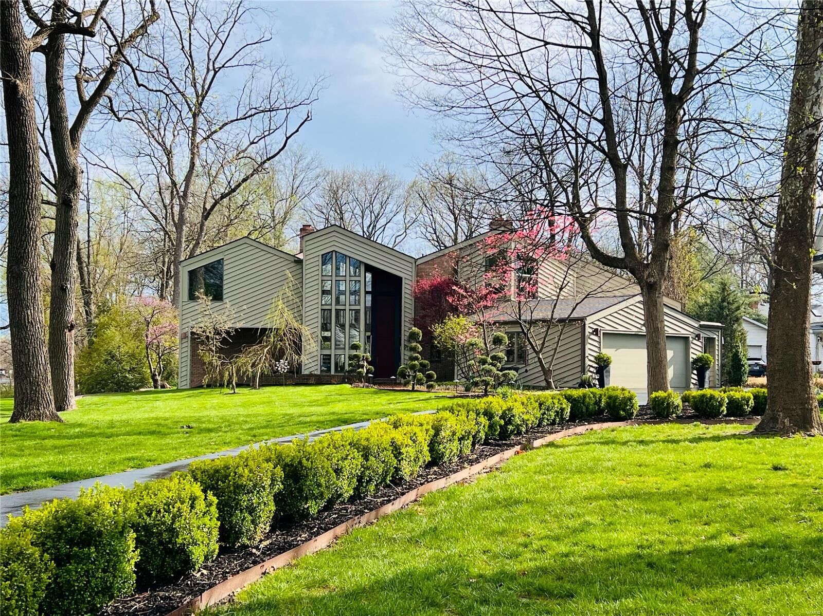 Property Photo:  910 Saint Louis Street  IL 62025 