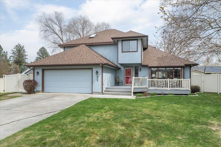 5515 S Stone St St  Spokane WA 99223 photo