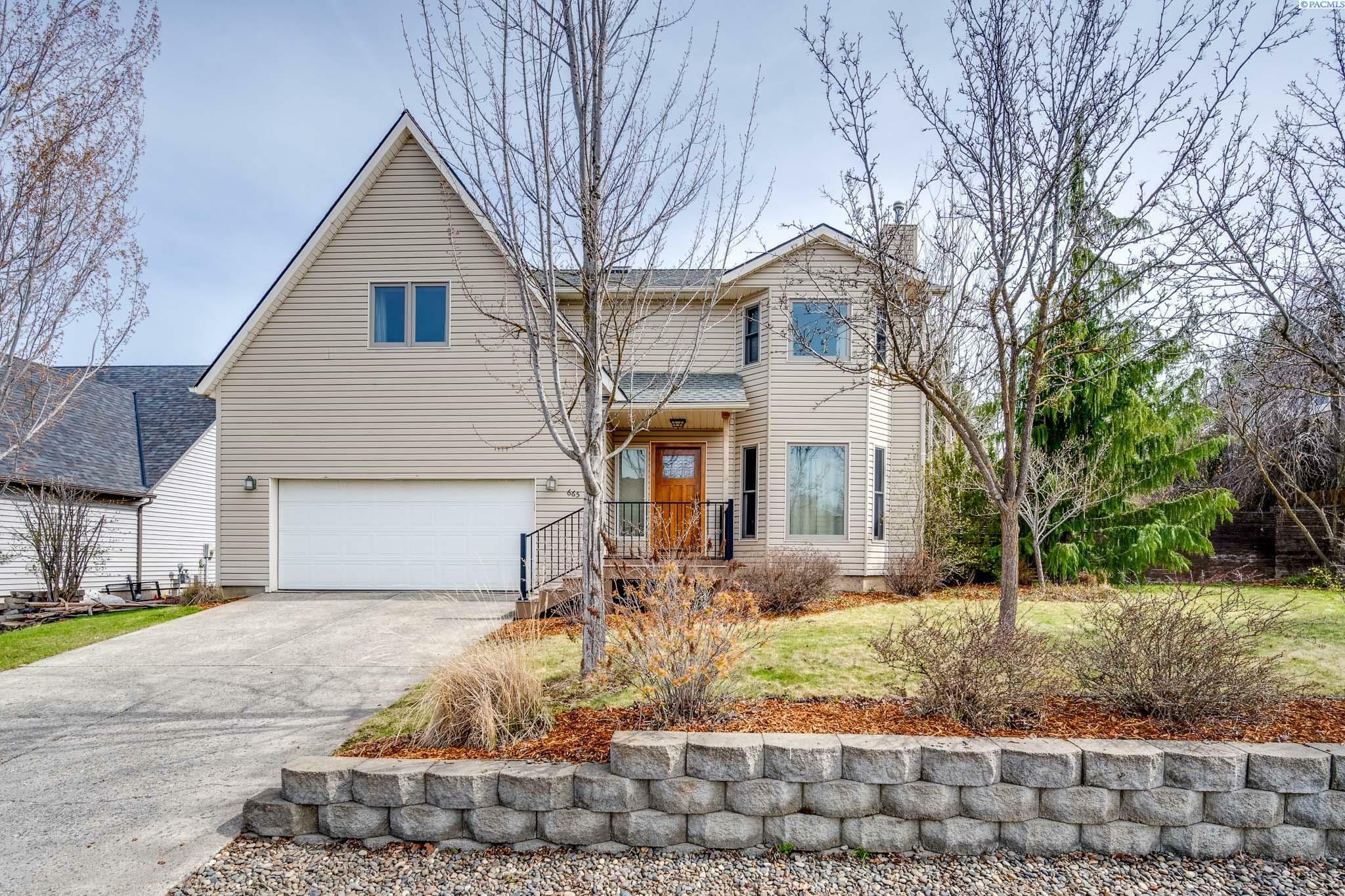 Property Photo:  665 SE Meadow Vale Drive  WA 99163 