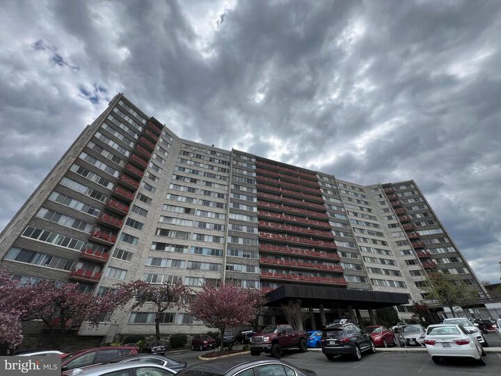 5340 Holmes Run Parkway 1504  Alexandria VA 22304 photo