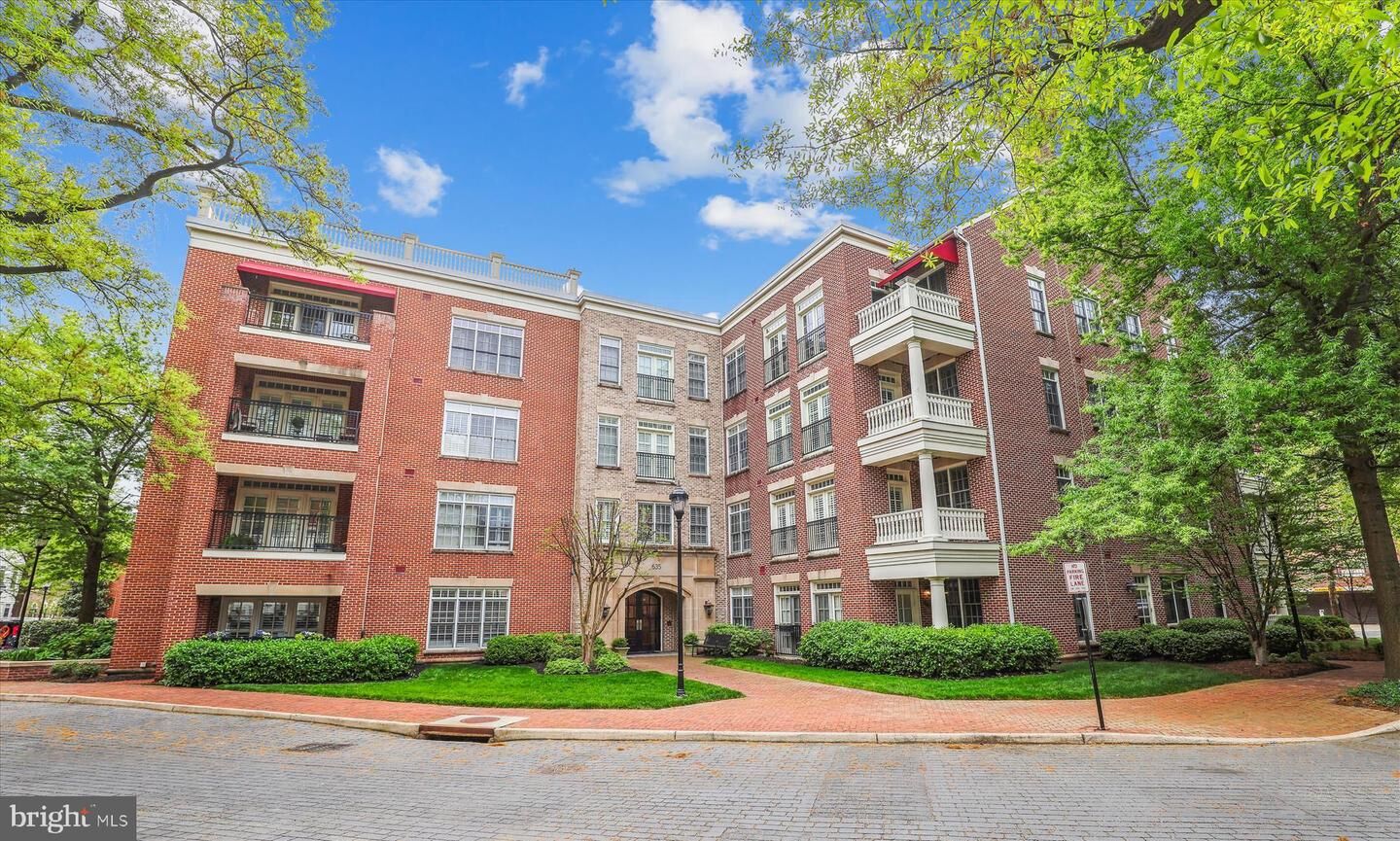 Property Photo: 635 First Street 104 VA 22314