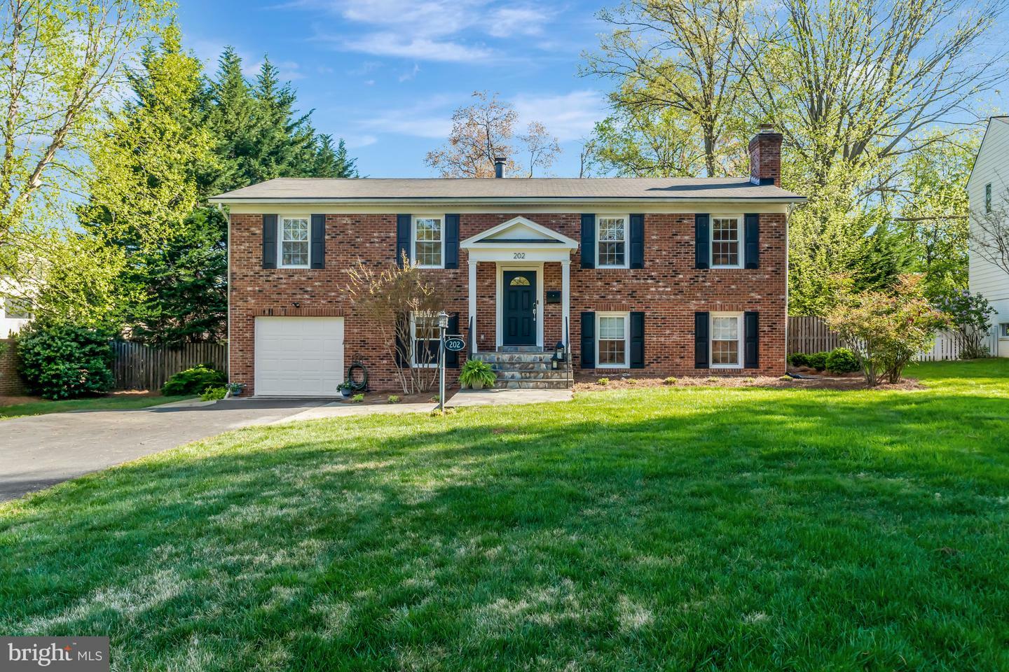 Property Photo: 202 Glen Avenue SW VA 22180
