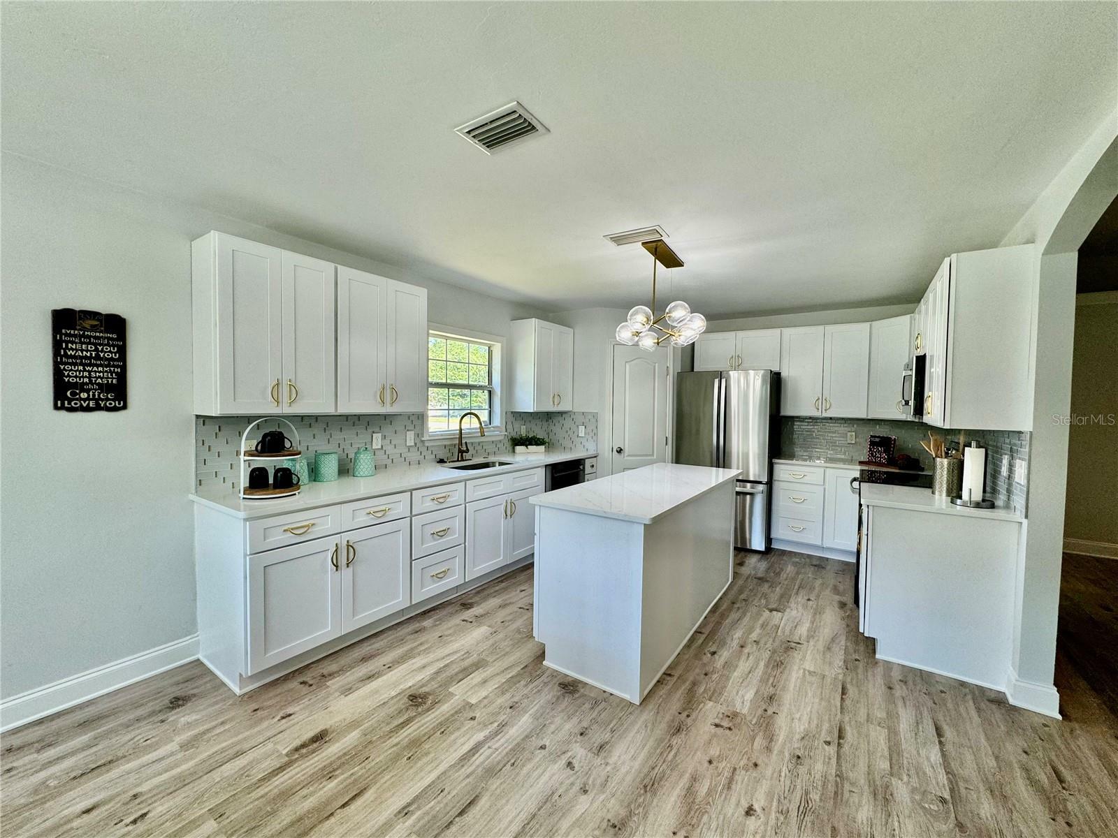 Property Photo: 944 NW 256th Terrace FL 32669