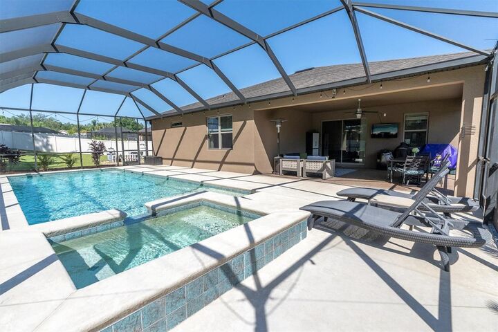 Property Photo:  4521 Glassyrock Drive  FL 33594 