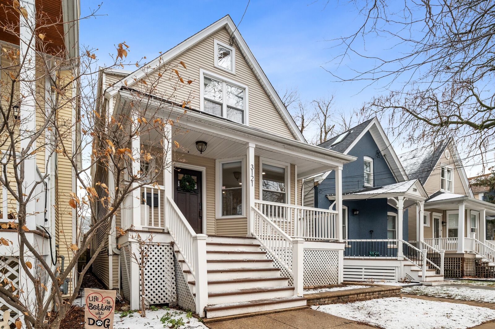 Property Photo: 3121 N Honore Street IL 60657