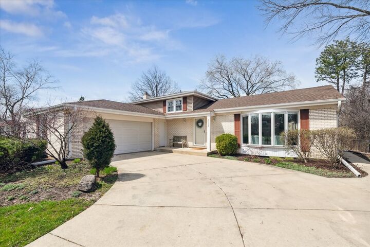 4014 Carousel Drive  Northbrook IL 60062 photo