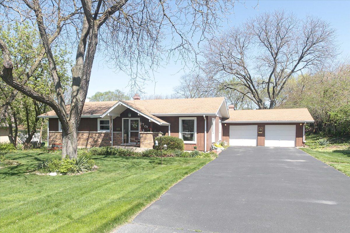 Property Photo:  5701 Lyman Avenue  IL 60516 