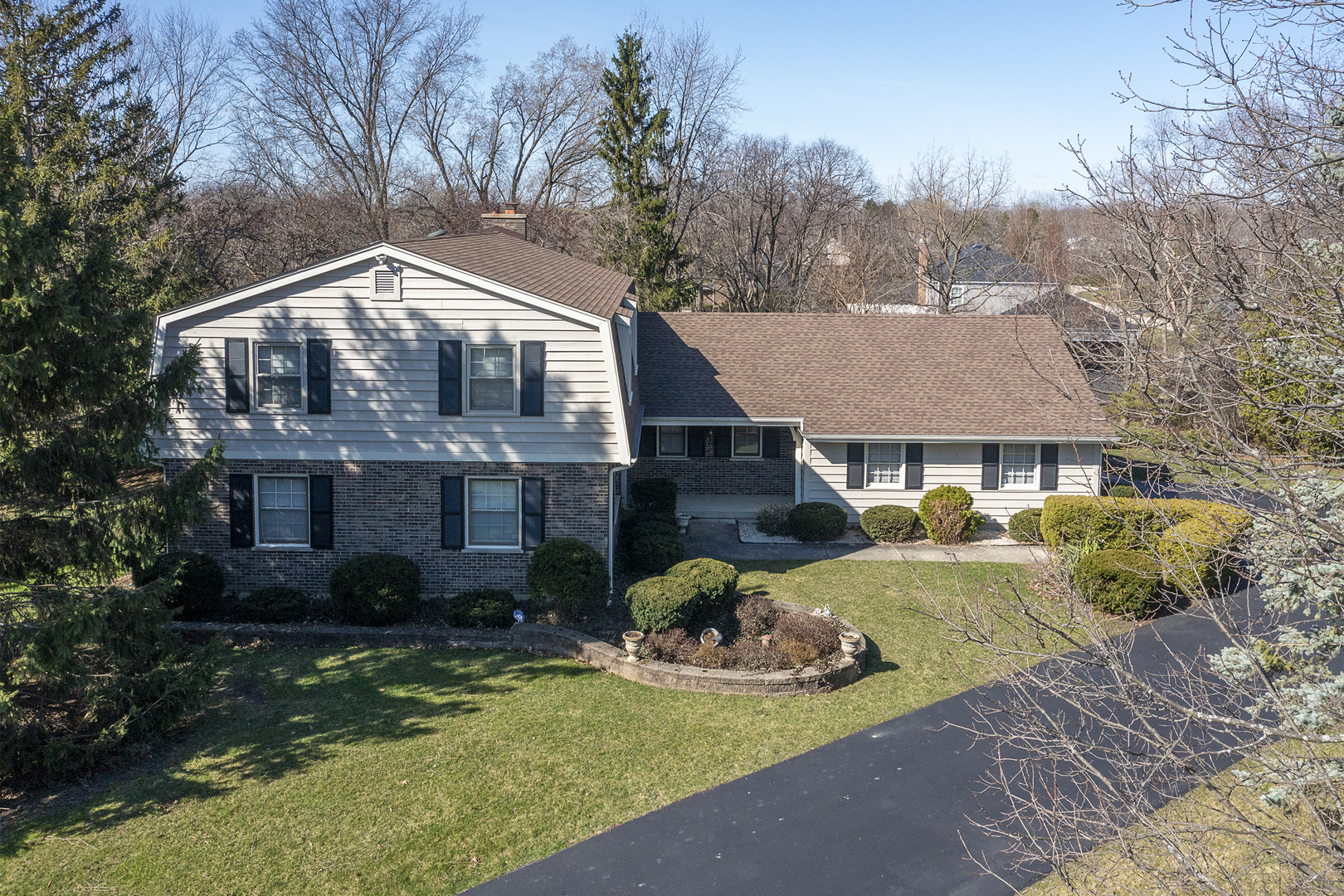 Property Photo:  802 Chimney Rock  IL 60067 