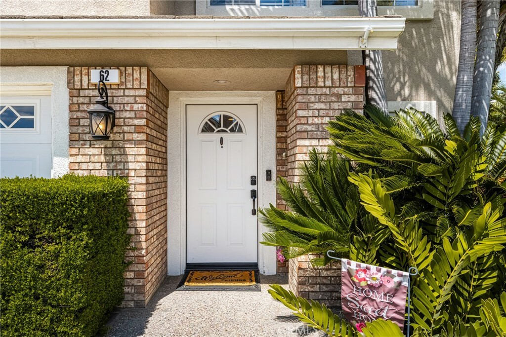 Property Photo: 62 Linhaven CA 92602
