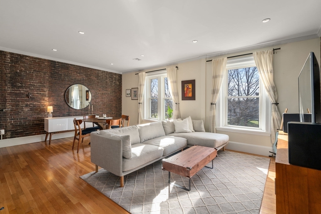 Property Photo:  10 Monument Sq 4  MA 02129 