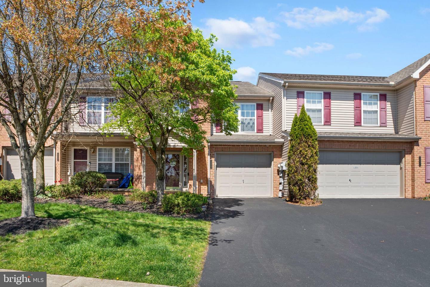 Property Photo:  1229 Cross Creek Drive  PA 17050 