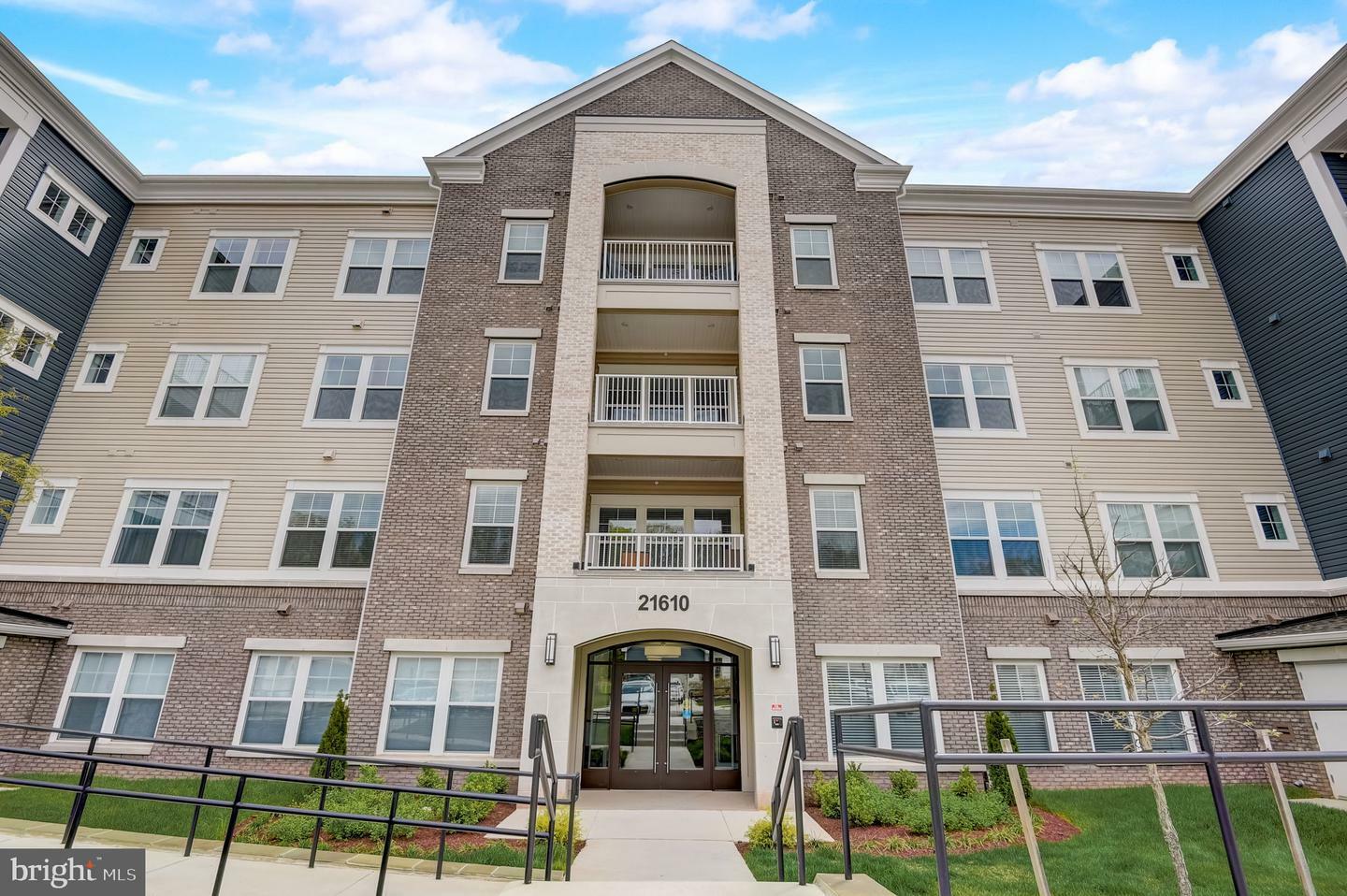Property Photo: 21610 Hawksbill High Circle 10502 VA 20164