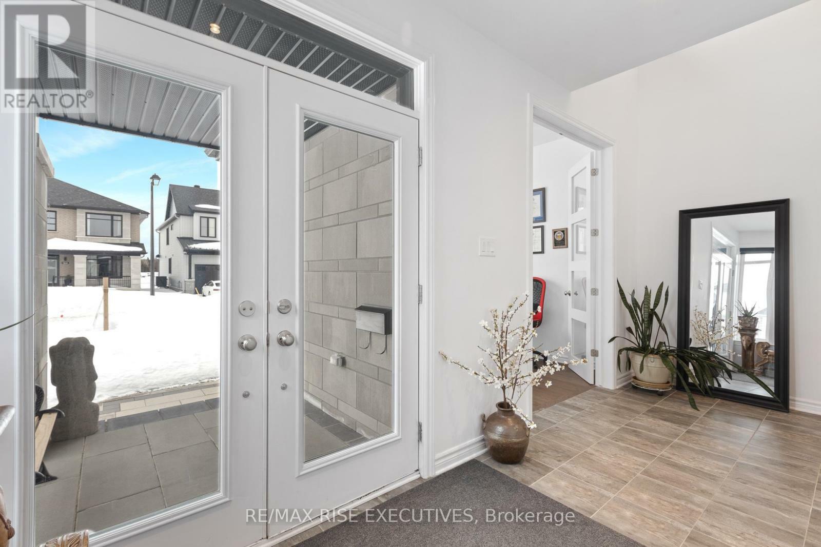 Property Photo:  165 Finsbury Avenue  ON K2S 2P5 