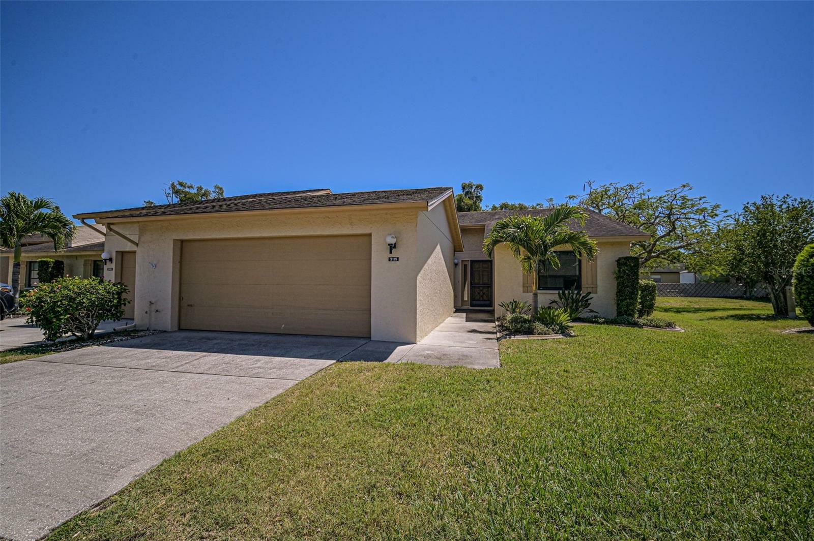 Property Photo:  3115 Glen Elyn Boulevard 8  FL 34237 