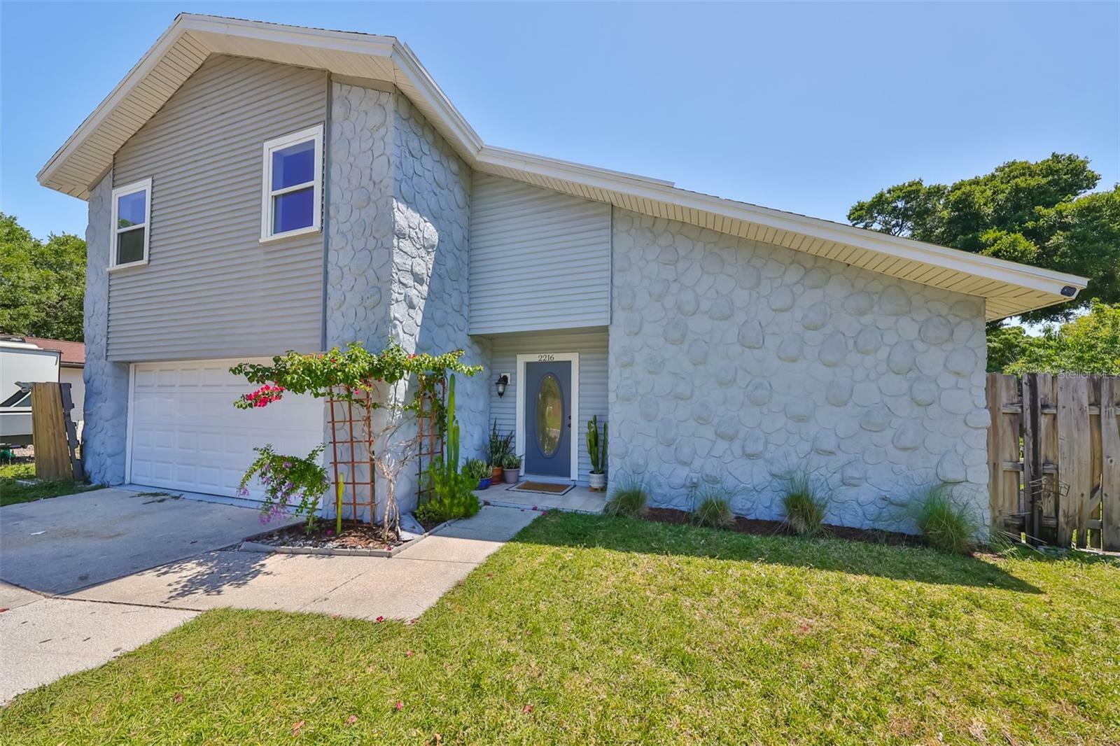 Property Photo:  2216 Sherbrook Drive  FL 33594 