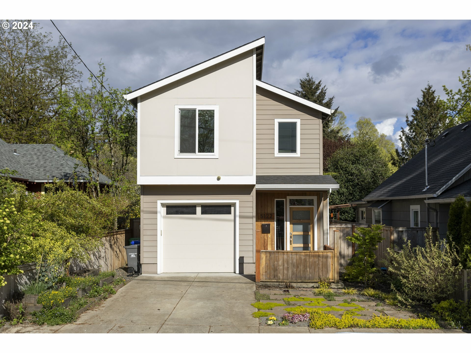 Property Photo:  5122 SE 87th Ave  OR 97266 