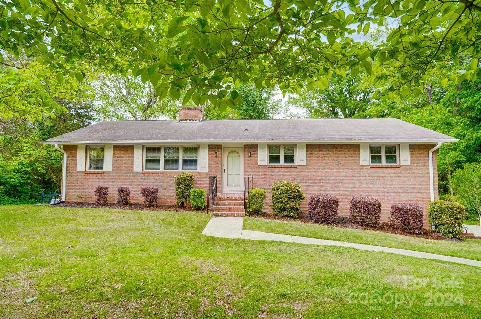 Property Photo:  324 Fielding Road  NC 28214 