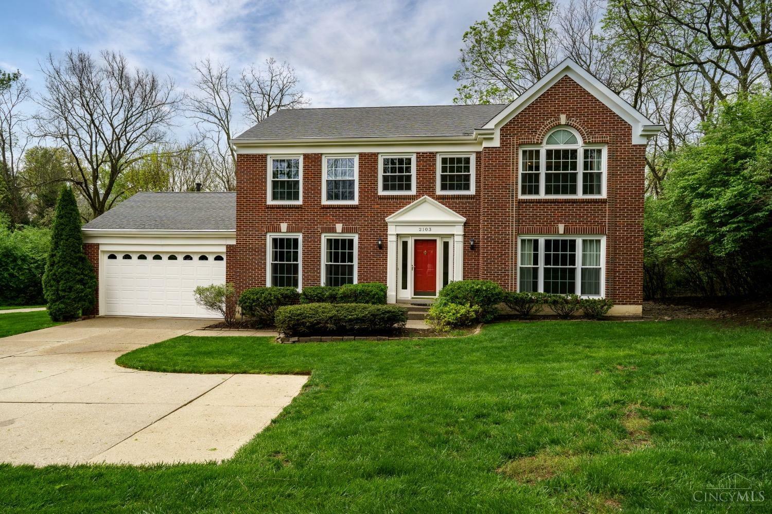 Property Photo: 2103 Hunterspoint Lane OH 45244