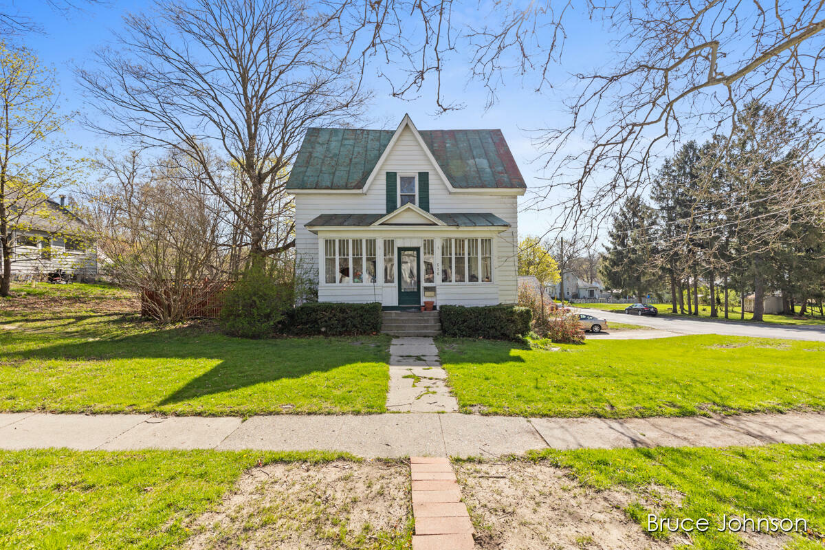 Property Photo:  516 S Clay Street  MI 48838 