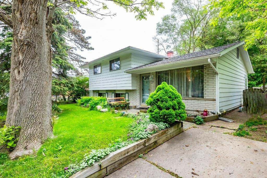 Property Photo:  474 Courtland Street  MI 48197 