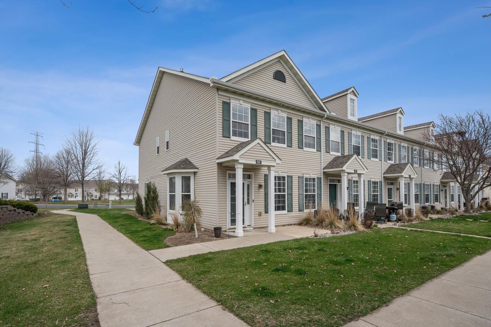 Property Photo:  600 Providence Drive  MN 55379 