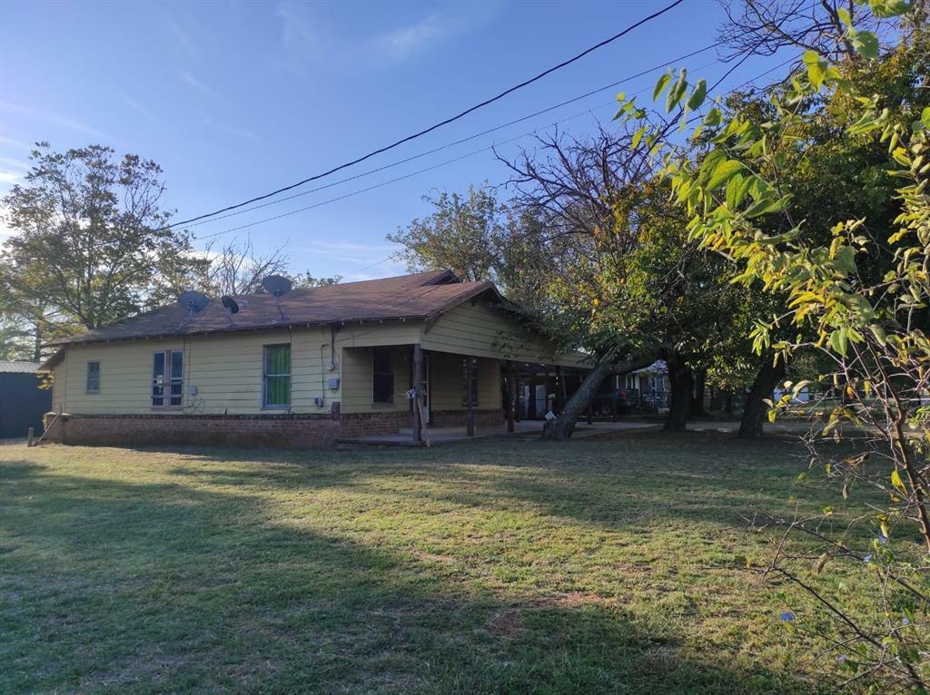 Property Photo:  225 N Mills Street  TX 76444 