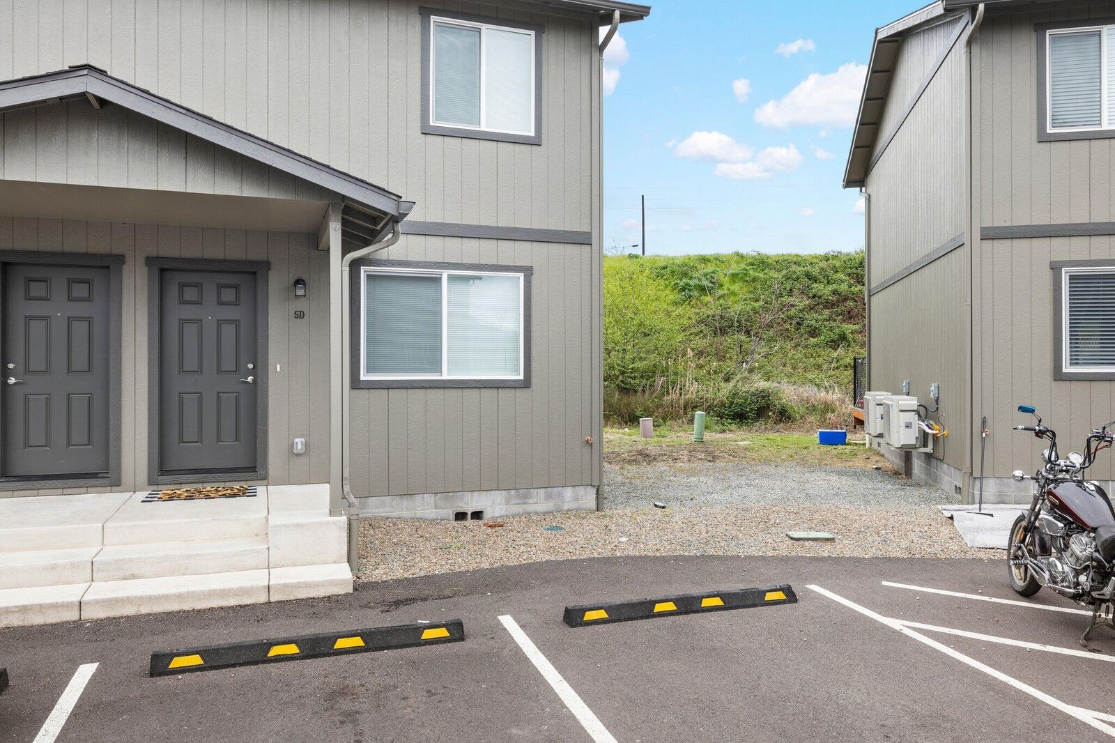 Property Photo: 610 N Main Street Apt 5D OR 97535