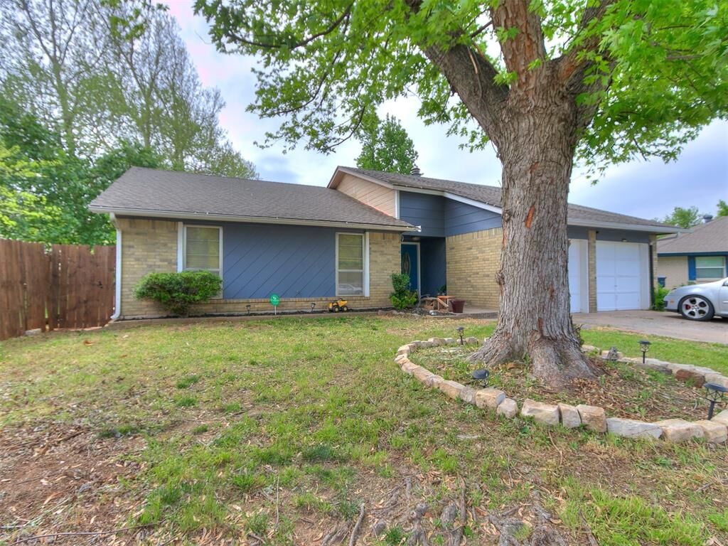 Property Photo:  8900 Kenny Circle  OK 73132 