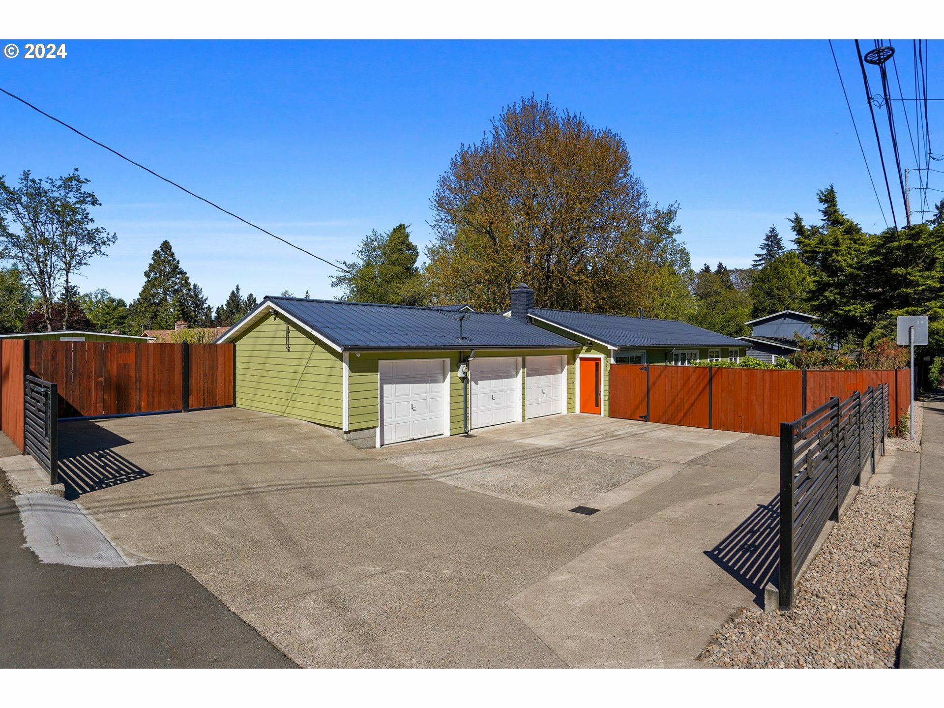 Property Photo:  971 Madrona Ave  OR 97302 