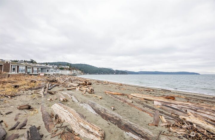 Property Photo:  4612 Yorkshire Drive  WA 98221 