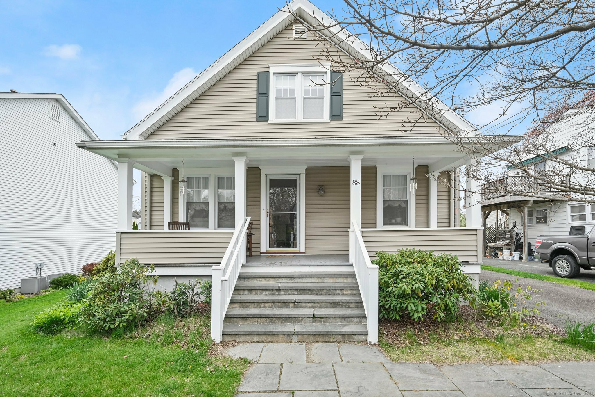 Property Photo:  88 Givens Avenue  CT 06902 