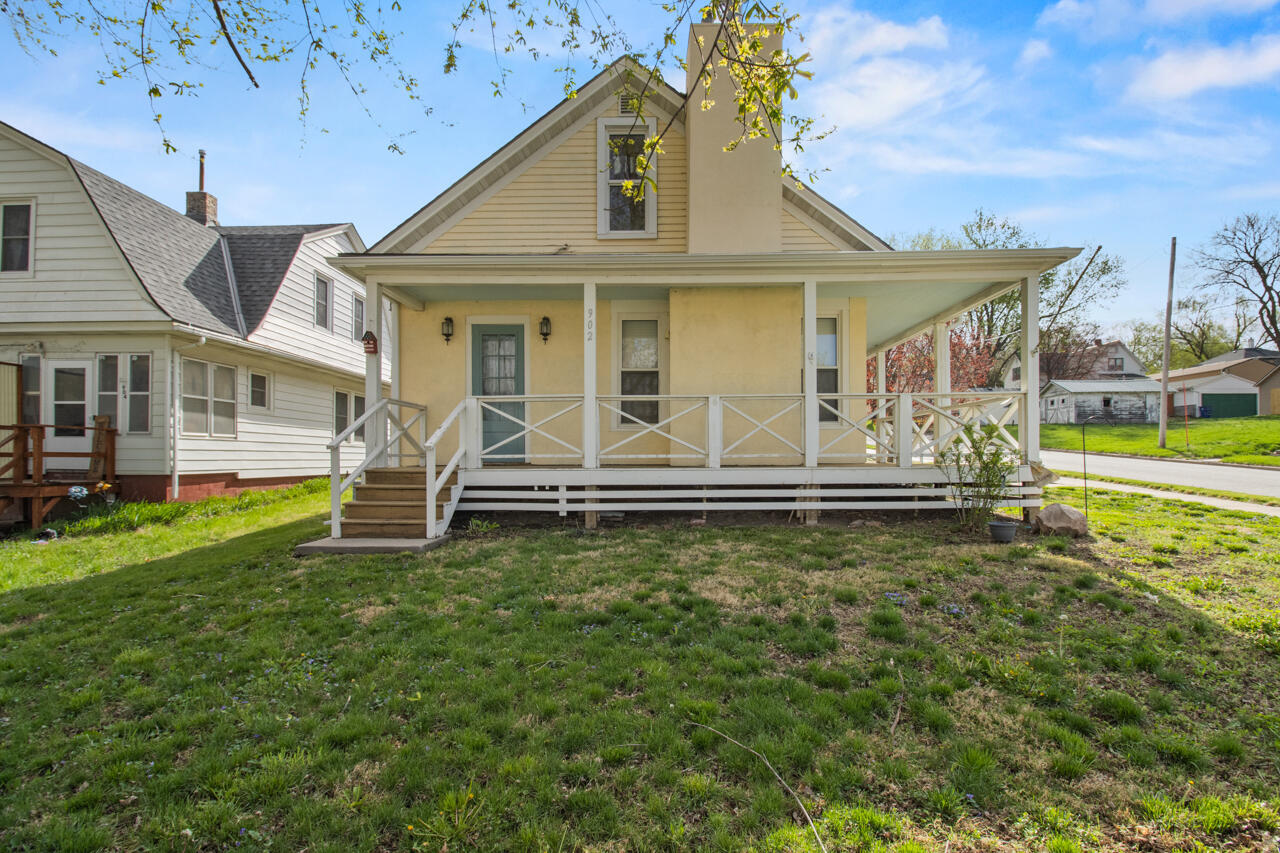 Property Photo: 902 Main Street IA 51551