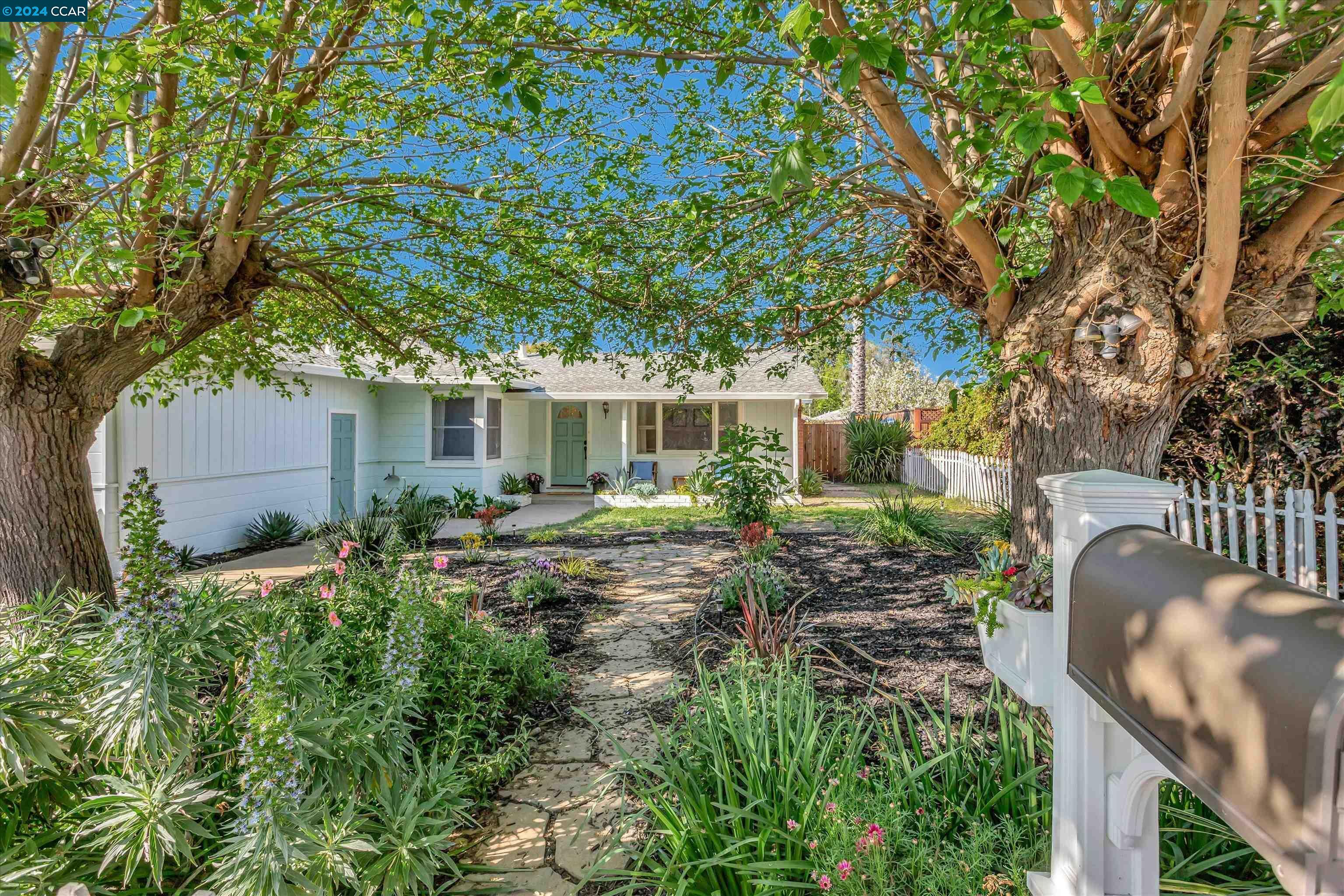 Property Photo:  3413 Reed Way  CA 94518 