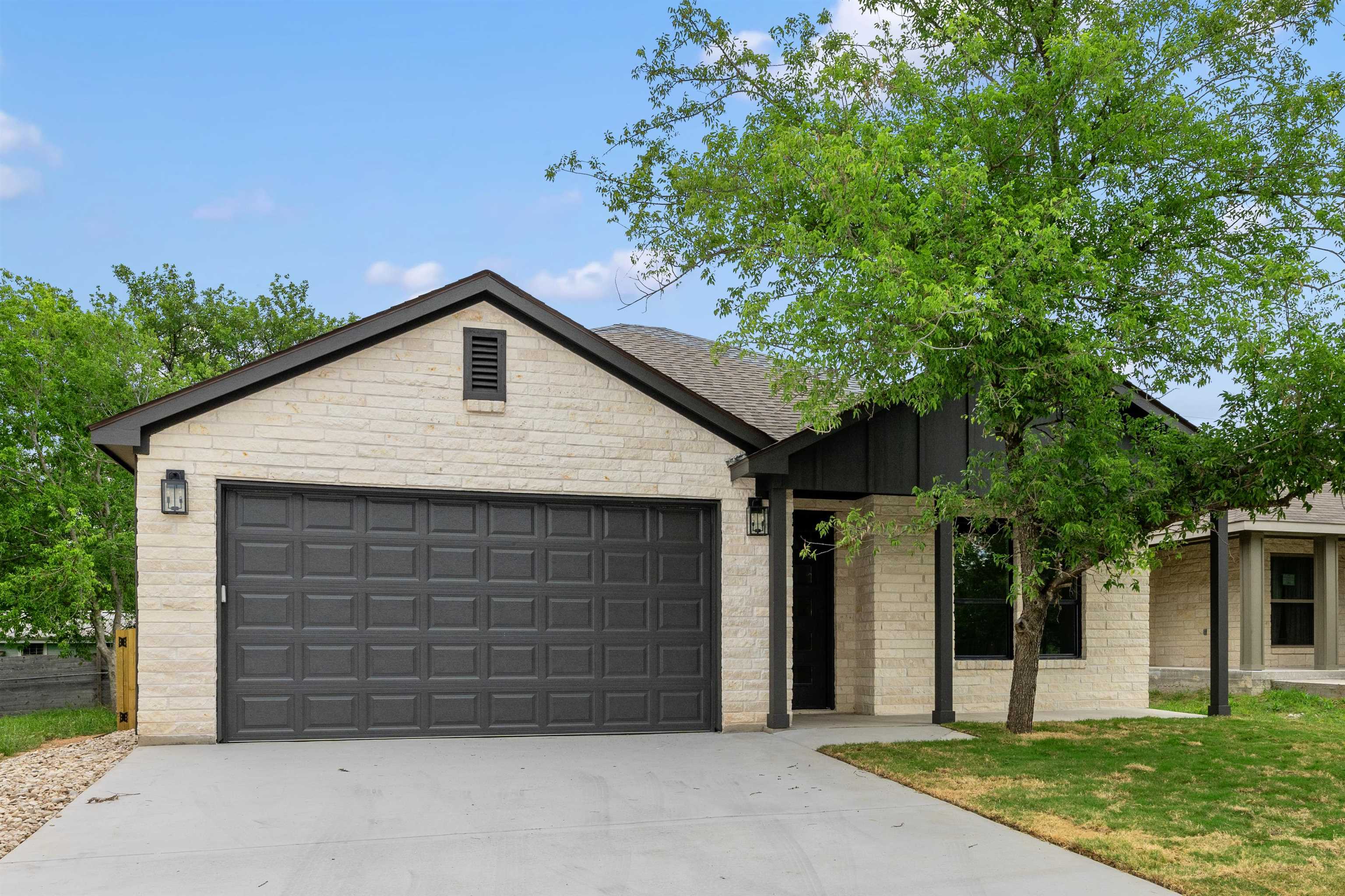 Property Photo:  869 Pine Lane  TX 78657 